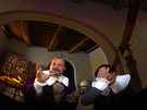 Galileo Galilei Galileo Galilei - der Erste, der den Himmel vor 400 Jahren mittels Teleskop erkundete. Ausschnitt aus dem neuen ESA-Programm für Planetarien.