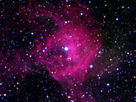 Bei einer Supernova-Explosion werden schwere Elemente erzeugt und der interstellare Raum damit angereichert. 