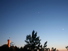 Der Planet Venus zusammen mit dem zunehmenden Mond am Abendhimmel