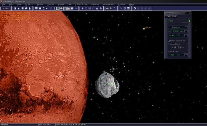 Dieser Screenshot zeigt einige eindrucksvolle Funktionen von Redshift. So können Sie z.B. erkennen, dass der Mond Phobos tatsächlich ein 3D Modell ist, bei dem Form und Oberfläche unter Verwendung aktueller Daten entwickelt wurden. Mars ist ein schönes Beispiel dafür, was Redshift Ihnen bietet: erlebte Astronomie! Es ist ganz einfach Mars zur drehen, auf ihm zu landen oder den Sonnenaufgang auf ihm wie ein Marsmensch zu beobachten.