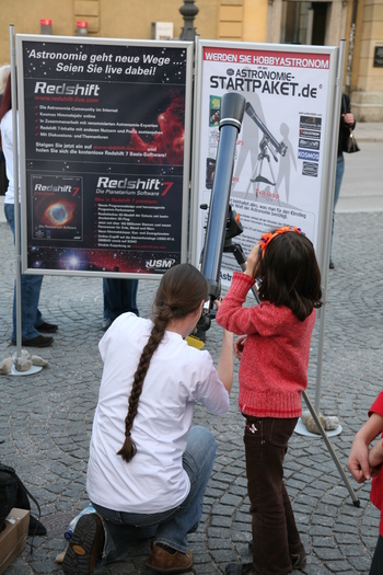 Einige Impressionen von der Veranstaltung 100 Stunden Astronomie auf dem Münchner Odeonsplatz.
(alle Bildrechte: Redshift-live/ Stephan Fichtner)