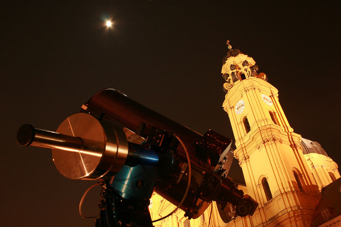 Impressionen von der öffentlichen Beobachtungsveranstaltung "100 Stunden Astronomie" auf dem Odeonsplatz in München
(Bildrechte: Martin Rietze/ Baader-Planetarium

