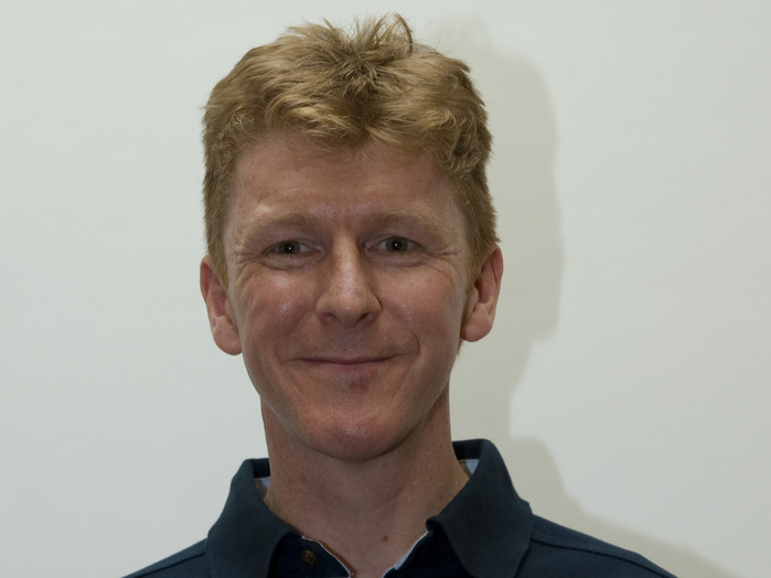 Timothy Peake wurde 1972 in Chichester, Vereinigtes Königreich, geboren. Er erhielt einen Abschluss in Flugdynamik und eine umfassende Ausbildung zum Testpiloten an der britischen Empire Test Pilot School. Peake ist als Testpilot bei den Streitkräften des Vereinigten Königreichs tätig. Seine Hobbys sind Geländelauf, Klettern und Höhlenforschung. 