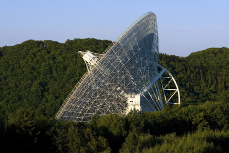 Die 100-Meter-Schüssel des Radioteleskops in Effelsberg
