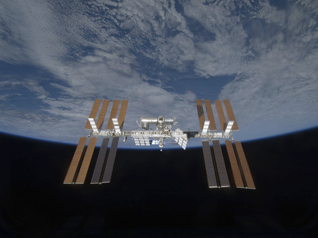 Internationale Raumstation ISS Die Internationale Raumstation ISS, nach dem Besuch vom Space Shuttle Discovery aus gesehen.