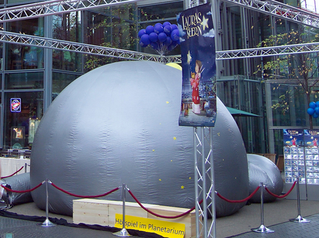 Auch im Sony-Center in Berlin war das Mobilplanetarium aus Zeulenroda bereits zu Gast.