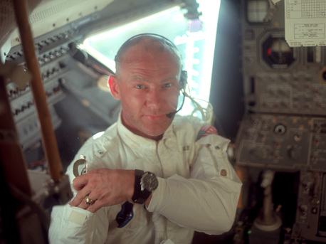 19. Juli 1969: Edwin Aldrin inspiziert die Mondlandefähre einen Tag vor der Landung.