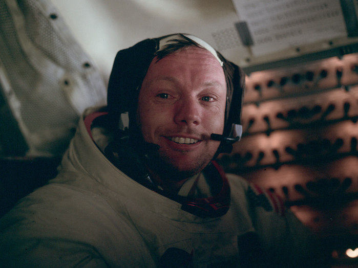 20. Juli 1969: Zurück in der Mondlandefähre machte Edwin Aldrin dieses Foto von seinem Kommandanten. Es ist dies das dritte Foto, das auf der Mondoberfläche von Neil Armstrong entstand.
