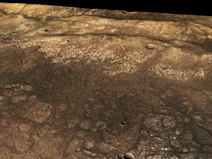 Aus den schräg auf die Oberfläche gerichteten Stereo- und Farbkanälen des Kamerasystems HRSC können realistische, perspektivische Ansichten der Marsoberfläche erzeugt werden. Das Bild zeigt einen Blick von Südwesten nach Nordosten über die Fließfronten von erkalteten Lavaströmen in der Region Ma'adim Vallis im Marshochland.

Die Lavaströme haben ihr vorderes Ende an einer Geländestufe, die durch einen etwa tausend Meter hohen so genannten "Runzelrücken" gebildet wird. Sie sind vermutlich auf Kompressionsvorgänge in der oberen Kruste zurückzuführen. Die Runzelrücken sind erst nach dem Lavastrom gebildet worden. Verbreitet sind Dünenfelder von angewehtem Marsstaub und -sand auf den Lavaebenen zu erkennen. 