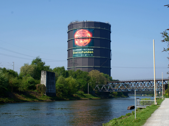 Der Gasometer Oberhausen: Der ehemalige Gasbehälter von 1929 dient seit 1994 als Ausstellungshalle.