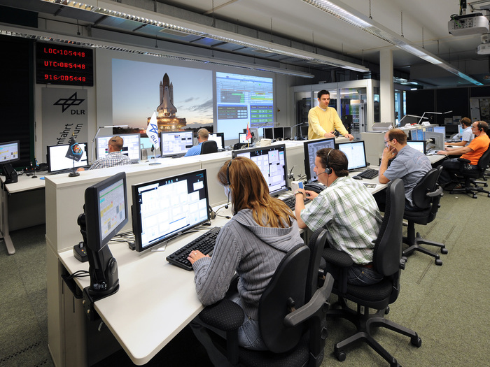 Die Messdaten des DOSIS-Experiments werden in monatlichen Intervallen zum Microgravity User Support Center (MUSC) des DLR in Köln übertragen.
