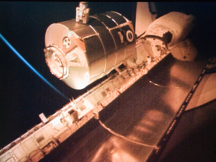 Mit dem MPLM (Multi-Purpose Logistics Module) "Leonardo" wurde auf der STS-128 Mission ein Großteil der Fracht und wissenschaftlichen Experimente an Bord der ISS gebracht. "Leonardo" wurde mithilfe des Canadarm2 entladen und an den "Harmony-Knoten" angeschlossen.
