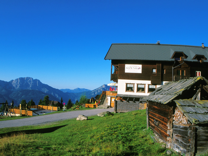 Der Alpengasthof Sattlegger auf der Emberger Alm in Österreich