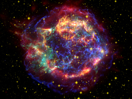 Dieses beeindruckende Bild des Supernova-Überrest Cassiopeia A (Cas A) ist ein Verbund von Bildern von drei großen Observatorien der NASA übernommen. Infrarot- Daten aus dem Spitzer Space Telescope sind rot gefärbt; optischen Daten des Hubble-Weltraumteleskops sind gelb, und X-ray-Daten aus dem Chandra Röntgen-Observatorium sind grün und blau.