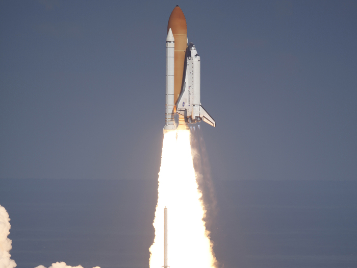 Wie geplant startete die Raumfähre Atlantis am 16. November 2009 um 20.28 Uhr Mitteleuropäischer Zeit vom Weltraumbahnhof Cape Canaveral (Florida). Die sechs NASA-Astronauten an Bord bringen Versorgungsgüter und Experimente zur Internationalen Raumstation ISS
