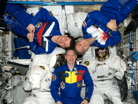 La tripulación de la Soyuz TMA-15: Frank De Winne, Roman Romanenko y Bob Thirsk