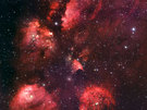 La Nebulosa Pata de Gato (NGC 6334) es una vasta región de formación estelar. Este nuevo retrato de NGC 6334 fue creado a partir de imágenes tomadas con el instrumento Wide Field Imager a los 2,2 metros de MPG / ESO telescopio en el Observatorio de La Silla en Chile. 