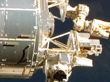 Expuestos al Espacio René Demets con el contenedor Biopan en el exterior de la cápsula Foton-M3