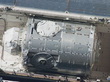 El Nodo-3 y la Cúpula en la bodega de carga del Endeavour
