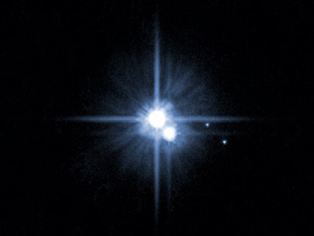 Pluto und seine Monde Charon, Nix und Hydra