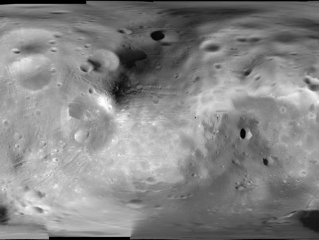 Esta imagen de mosaico está compuesto por 53 fotografías obtenidas por el SRC, a bordo de Mars Express de la ESA. Las imágenes SRC cubría el 70% de la superficie de la luna. El área restante está formado por 16 imágenes previamente obtenidas por la misión Viking de la NASA. El promedio de resolución es de 12 m / píxel.