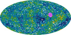 Das Bild zeigt die WMAP-Daten und - weiß - die Positionen der vermessenen Galaxienhaufen, die sich alle in Richtung auf die pinkfarbene Ellipse (eine Region zwischen den Sternbildern Centaurus und Vela am Südhimmel) bewegen