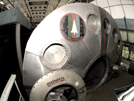 Wenn sich die Luke zum Mars500-Modul schließt, sind die Kandidaten für 520 Tage auf sich alleine gestellt. Zu ihren Aufgaben gehören unter anderem die Durchführung von Experimenten und die Wartung der technischen Systeme. Der Alltag soll möglichst realistisch eine virtuelle "Reise" zum Mars darstellen.