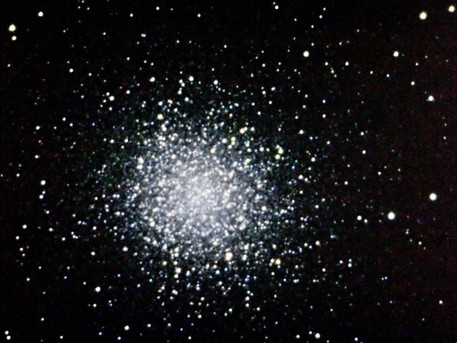 Das Sternbild Herkules mit dem Kugelsternhaufen M13 ist Thema bei Herrmanns Himmelsblicke im Juni 2010.