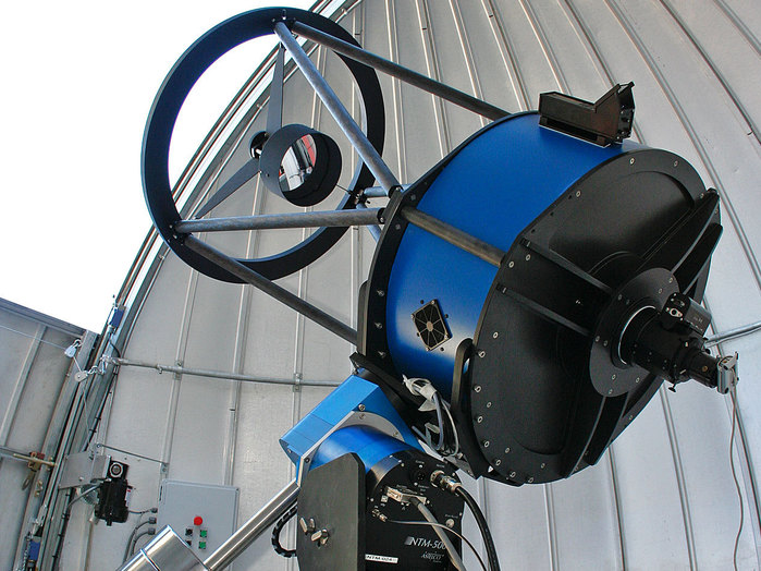 A new robotic telescope had first light at ESO’s La Silla Observatory, in Chile, in June 2010. TRAPPIST (TRAnsiting Planets and PlanetesImals Small Telescope) is devoted to the study of planetary systems through two approaches: the detection and characterisation of planets located outside the Solar System (exoplanets) and the study of comets orbiting around the Sun. The 60-cm national telescope is operated from a control room in Liège, Belgium, 12 000 km away.