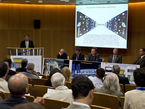 El Professor Ting da una charla sobre la materia oscura en el AMS durante una conferencia de prensa, organizada en CERN.