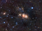 Una nueva imagen en infrarrojo captada por el telescopio de rastreo VISTA de ESO, revela un extraordinario paisaje de brillantes filamentos de gas, nubes oscuras y estrellas jóvenes en la constelación de Monoceros (el Unicornio). Esta zona de formación estelar, conocida como Monoceros R2, está incrustada dentro de una enorme nube oscura. Al observar la zona en luz visible,aparece casi completamente oscurecida por polvo interestelar, pero se torna espectacular en infrarrojo.