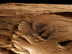 Aus den schräg auf die Oberfläche gerichteten Stereo- und Farbkanälen des Kamerasystems HRSC auf Mars Express können realistische, perspektivische Ansichten der Marsoberfläche erzeugt werden. Das Bild zeigt einen Blick etwa von Westen nach Osten auf einen etwa 42 Kilometer großen Krater, der durch den Einschlag eines Asteroiden auf dem Rand des viel größeren Kraters Schiaparelli (Durchmesser 460 Kilometer) gebildet wurde.

Das Innere dieses fast 2000 Meter tiefen Kraters ist mit Sedimenten verfüllt. Genau im Zentrum ist eine Struktur zu erkennen, die einem Flussdelta ähnelt. Diese Struktur scheint zum Teil aus gerundeten, hellen, durch die Erosion von Wind und Wasser veränderten Hügeln zu bestehen. Dunkles, ebenfalls durch den Wind transportiertes Material wurde vorzugsweise im südlichen Teil des Kraters abgelagert. Dünenfelder aus dunklem, zum Teil fast schwarzem Material, die das Plateau im Zentrum des Kraters sichelförmig umgeben, verdeutlichen hier wiederum große Materialumlagerungen durch Wind.
