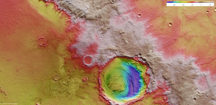 Mit der vom DLR betriebenen Stereokamera HRSC auf der ESA-Raumsonde Mars Express ist es möglich, aus mehreren der neun, unter verschiedenen Winkeln auf die Planetenoberfläche gerichteten Aufnahmekanälen so genannte digitale Geländemodelle abzuleiten. Damit lässt sich die Topographie der Landschaft bildhaft darstellen und für topographische Kartenwerke nutzen. Im Bild ist Norden rechts. Die Höhenangaben (Farbskala am rechten oberen Bildrand) beziehen sich in Ermangelung eines Meeresspiegels auf das so genannte Areoid (nach Ares, griechisch für Mars), eine modellierte so genannte Äquipotentialfläche, auf der überall die gleiche Anziehungskraft in Richtung des Marsmittelpunkts wirkt.

Aus der Farbkodierung geht hervor, dass der Boden von Schiaparelli etwa 2500 Meter tiefer liegt als der den Krater umgebende Rand. Für einen Krater der Größe Schiaparellis mit einem Durchmesser von 460 Kilometern – ein solcher Krater wird aufgrund seiner komplexen Struktur auch als Einschlagbecken bezeichnet – sind dies keine besonders extremen Höhenunterschiede: Das zeigt, dass der Rand von Schiaparelli in den letzten drei Milliarden Jahren durch Erosion bereits zum Teil wieder abgetragen wurde.

Der tiefste Punkt im abgebildeten Gebiet befindet sich in einem etwa 42 Kilometer großen Krater, der durch einen späteren Asteroideneinschlag auf dem inneren Kraterrand des Schiaparelli-Einschlagbeckens entstand. Das Innere dieses fast 2000 Meter tiefen Kraters ist mit Sedimenten verfüllt, die eine zum Teil hügelige Topographie bilden.