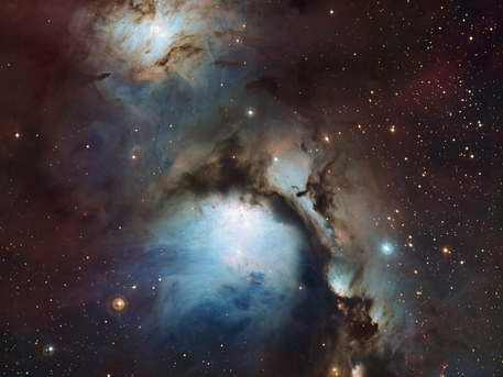 La nébuleuse Messier 78 occupe la scène centrale de cette image prise avec la caméra WFI installée sur le télescope MGP/ESO de 2,2 mètres à l’Observatoire de La Silla au Chili, alors que les étoiles illuminant ce spectacle lumineux se trouvent en arrière plan. Les ricochets de l’éclatante lumière des étoiles sur les particules de poussière de la nébuleuse l’illuminent d'une lumière bleue diffuse. Igor Chekalin a remporté le concours d’astrophotographie « les trésors cachés 2010 » de l’ESO avec son image de ce magnifique objet.