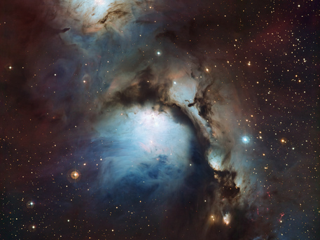 La nebulosa Messier 78 La nebulosa Messier 78 es la protagonista de esta imagen tomada con el instrumento Wide Field Imager del telescopio MPG/ESO de 2,2 metros en el Observatorio La Silla, en la Región de Coquimbo en Chile, mientras que las estrellas que encienden esta luminosa nube toman un segundo plano. La brillante luz estelar rebota con las partículas de polvo de la nebulosa, iluminándola con una luz azul dispersa. Igor Chekalin obtuvo el primer lugar del concurso de astrofotografía Tesoros Escondidos de ESO 2010 con su imagen de este impresionante objeto.