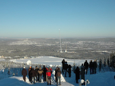 Vom nahe gelegenen Radar Hill aus beobachten Studenten den Start "ihrer" Rakete.
