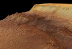 Dieses Bild, das mit der vom Deutschen Zentrum für Luft- und Raumfahrt (DLR) betriebenen Stereokamera HRSC auf der ESA-Sonde Mars Express aufgenommen wurde, zeigt einen Ausschnitt der nördlichen Abbruchkante von Ius Chasma, entlang der es zu Hangrutschungen kam.