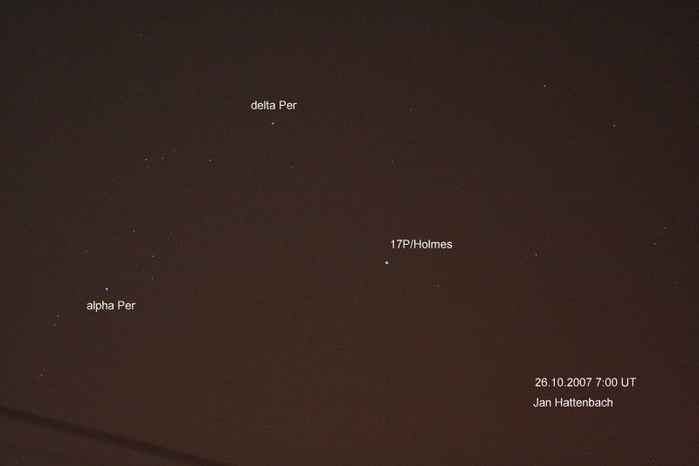 Knapp drei Tage nach dem Ausbruch war Holmes bereits heller als die Leitsterne des Sternbilds Perseus.