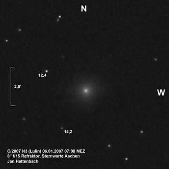 Aufnahme des Kometen Lulin am 06.01.2008 um 7 Uhr MEZ. Der Komet stand zu diesem Zeitpunkt etwa 2,1 Grad westlich des Sterns beta Scorpii. Die Größe der Koma beträgt etwa 2 Bogenminuten, die Helligkeit 8 bis 9 Größenklassen.
