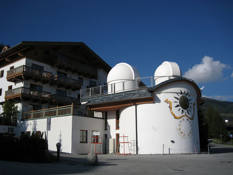 In dem Rundbau unter der Sternwarte in Königsleiten befindet sich die Planetariumskuppel.