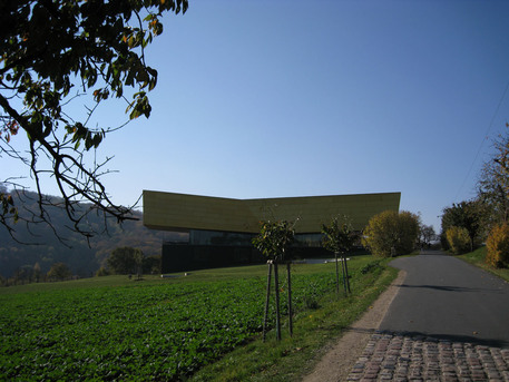 Die Arche Nebra wurde am Fuße des 252 Meter hohen Mittelbergs in Wangen bei Nebra errichtet.