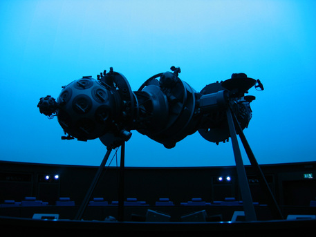 Der Zeiss-Projektor Modell V S des Planetariums in Luzern.