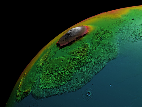 Only the so-called false-color image shows how high the Olympus Mons rises above the Martian surface. The uniform rock color on Mars would make it impossible for us to appreciate the size of the mountain in true colors.