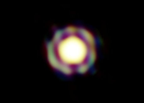 VLTI-Aufnahme des Mira-Sterns T Leporis Eines der schärften Farbbilder, die je aufgenommen wurde: Die VLTI-Aufnahme des Mira-Sterns T Leporis. Der Stern erscheint als Scheibe, die von einer sphärischen Molekülwolke umgeben ist.