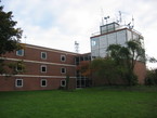 In diesem Gebäude der FH Oldenburg/Ostfriesland/Wilhelmshaven in Elsfleth befindet sich das Planetarium.